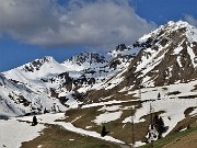 25 La costiera dal Triomen al Ponteranica ancora innevata
